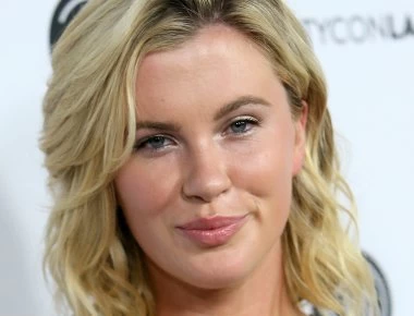 Η Ireland Baldwin βγήκε χωρίς ρούχα στο μπαλκόνι και «αναστάτωσε» τους followers της (φωτο)